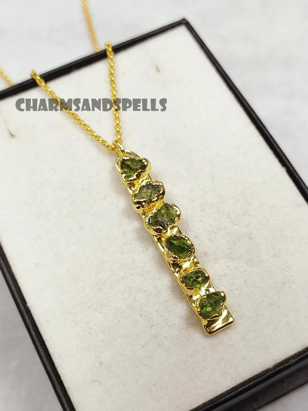 Natural Raw Peridot Bar Necklace, Vintage Look Necklace, Crystal Healing Necklace, Birthstone Necklace, Hippie Jewelry, Gemstone Necklace