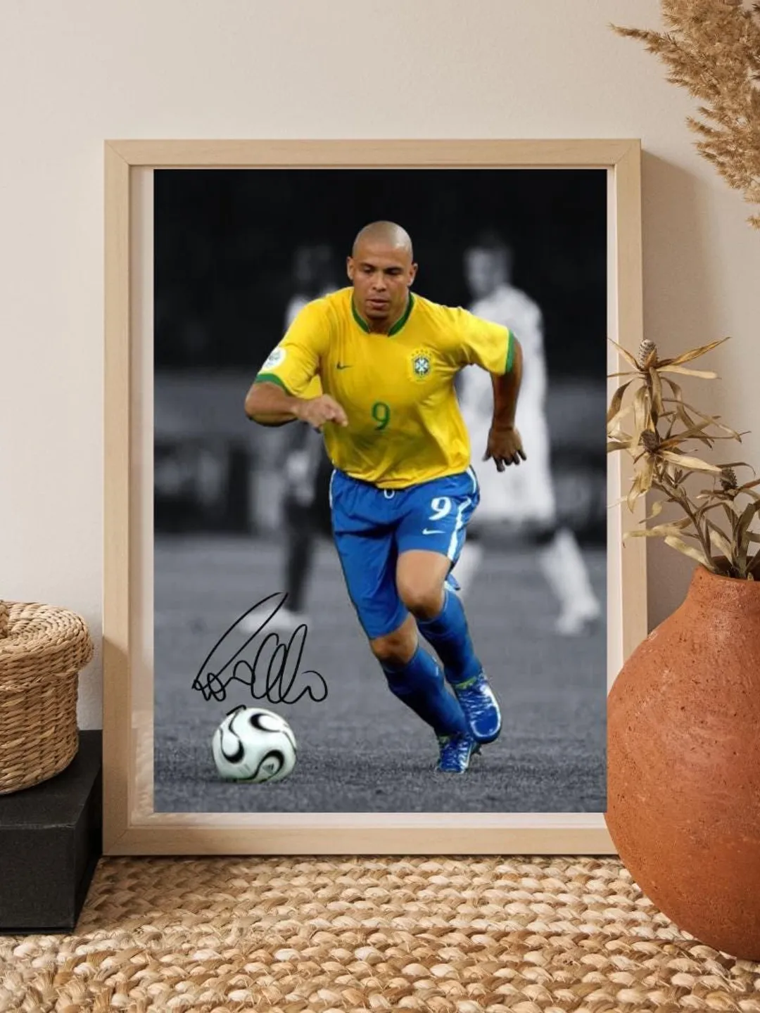 Ronaldo Nazário Football Legend Walnut Art Portrait
