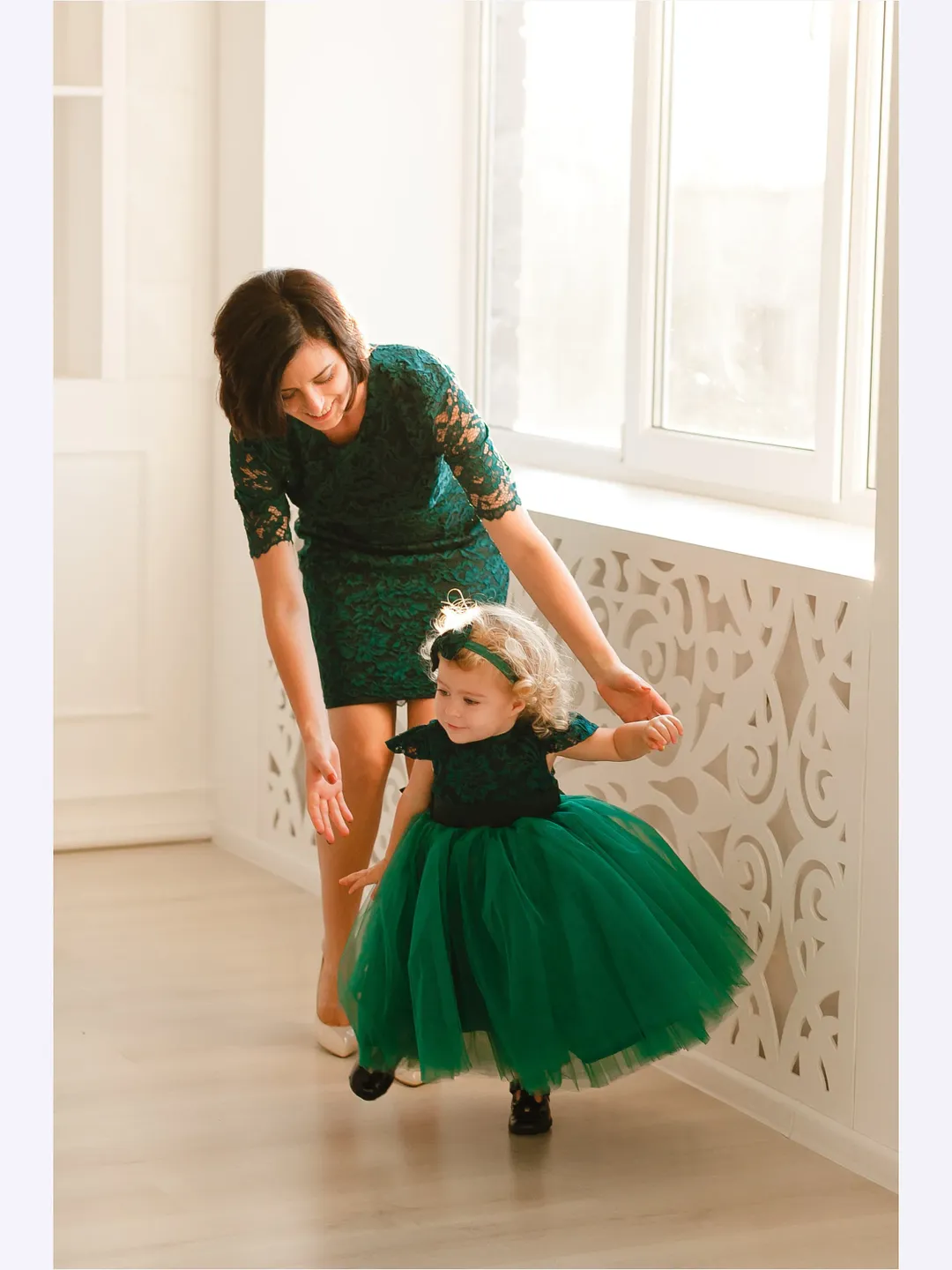 white christmas dresses Mother Daughter Matching Gowns for Christmas Photoshoot, Mommy and Me Princess Dresses,Holiday Photography Dress,Ruffle Tutu Tulle Ball Gown M / main image 0
