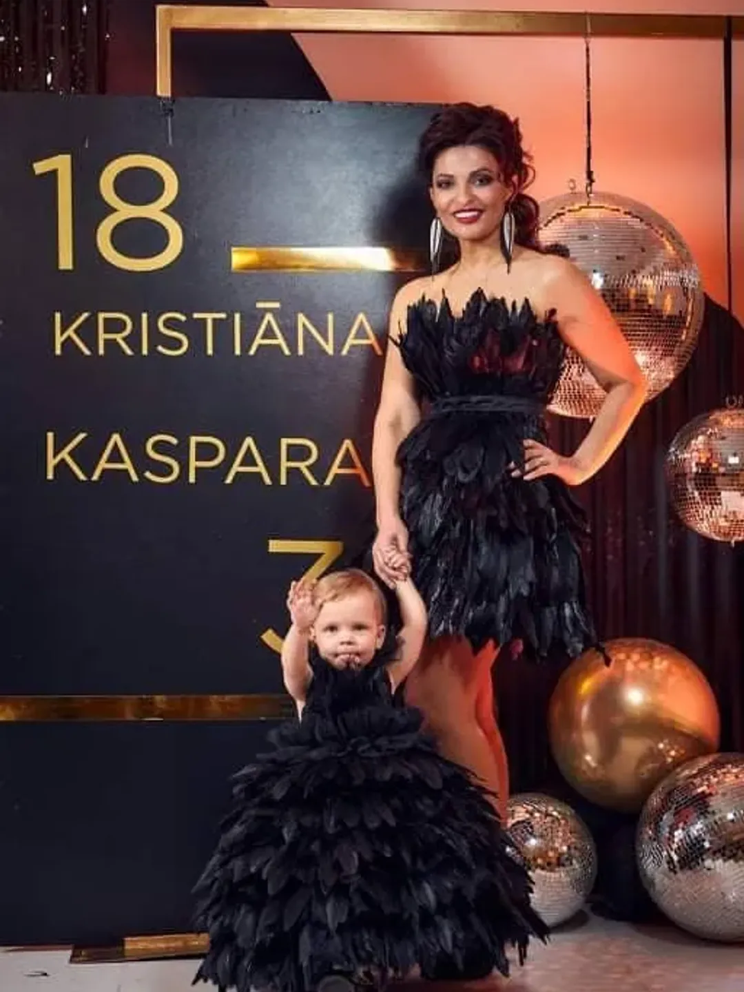 Black Feather Mother Daughter Dress, Mommy And Me Party Outfits, Black Swan Dress, Birthday Party Matching dress Black Feather Mother Daughter Dress, Mommy And Me Party Outfits, Black Swan Dress, Birthday Party Matching dress