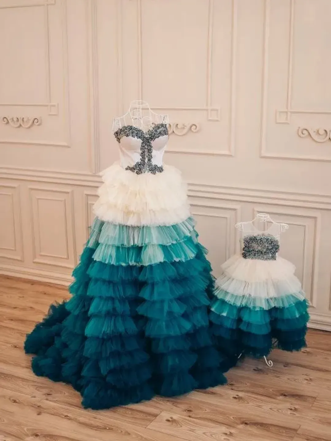 slim fit dress slacks Green Quinceanera Dress with Cape Sleeves main image 1