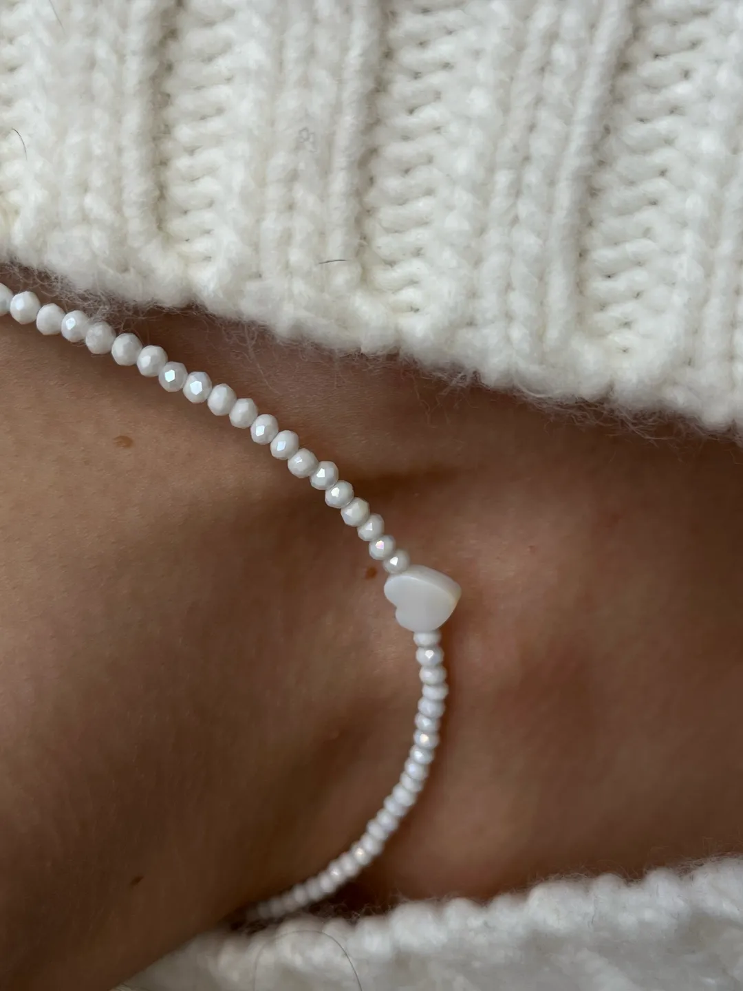 Choker with natural mother of pearl heart