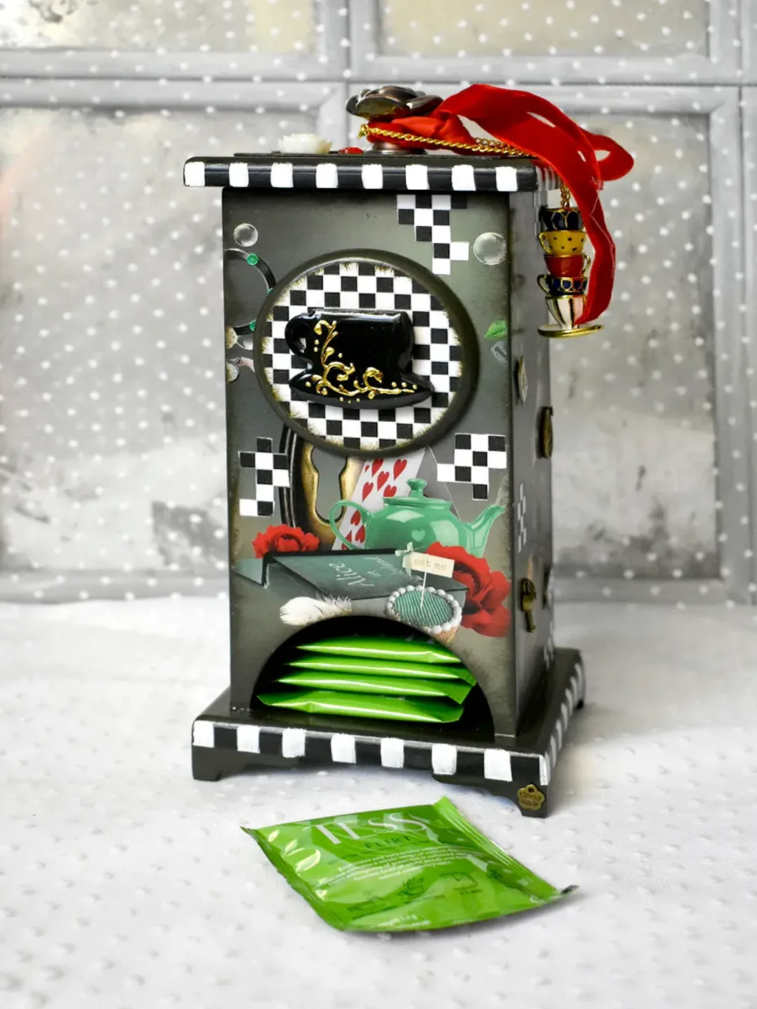 dark green ALICE tea house for storing disposable tea bags
