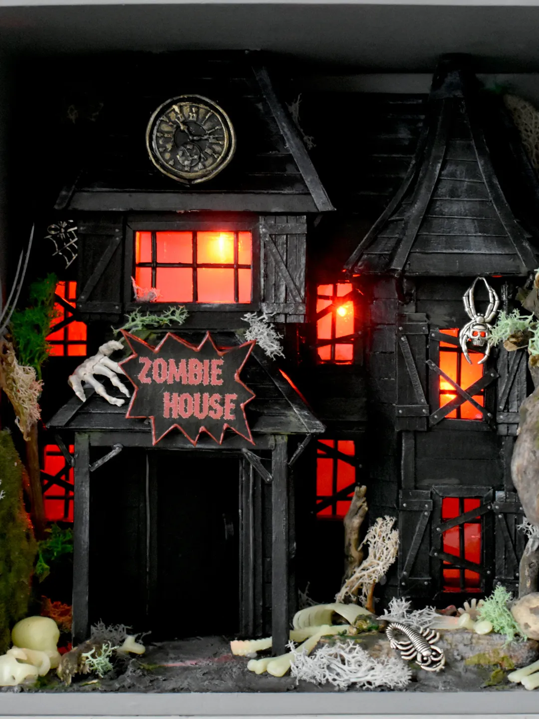 Book Nook ZOMBIE HOUSE, inserting between books, night light in the room