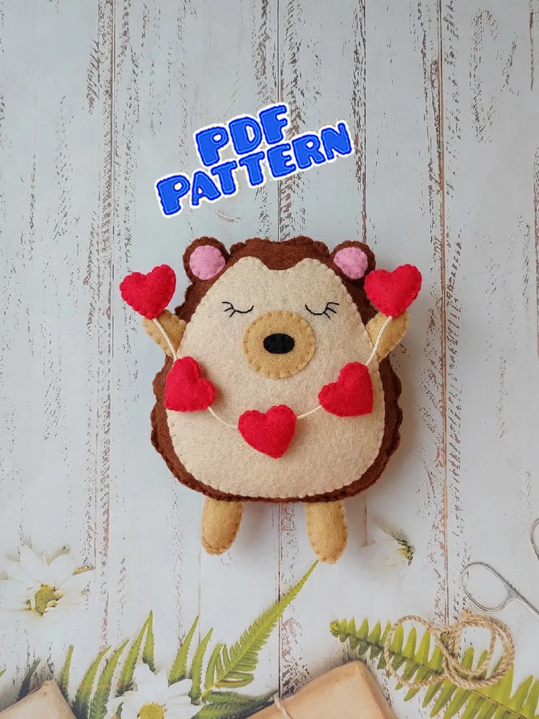 Pattern of felt hedgehog for Valentine's Day Felt ornaments patterns Felt animal Felt animal Hedgehog ornament PDF