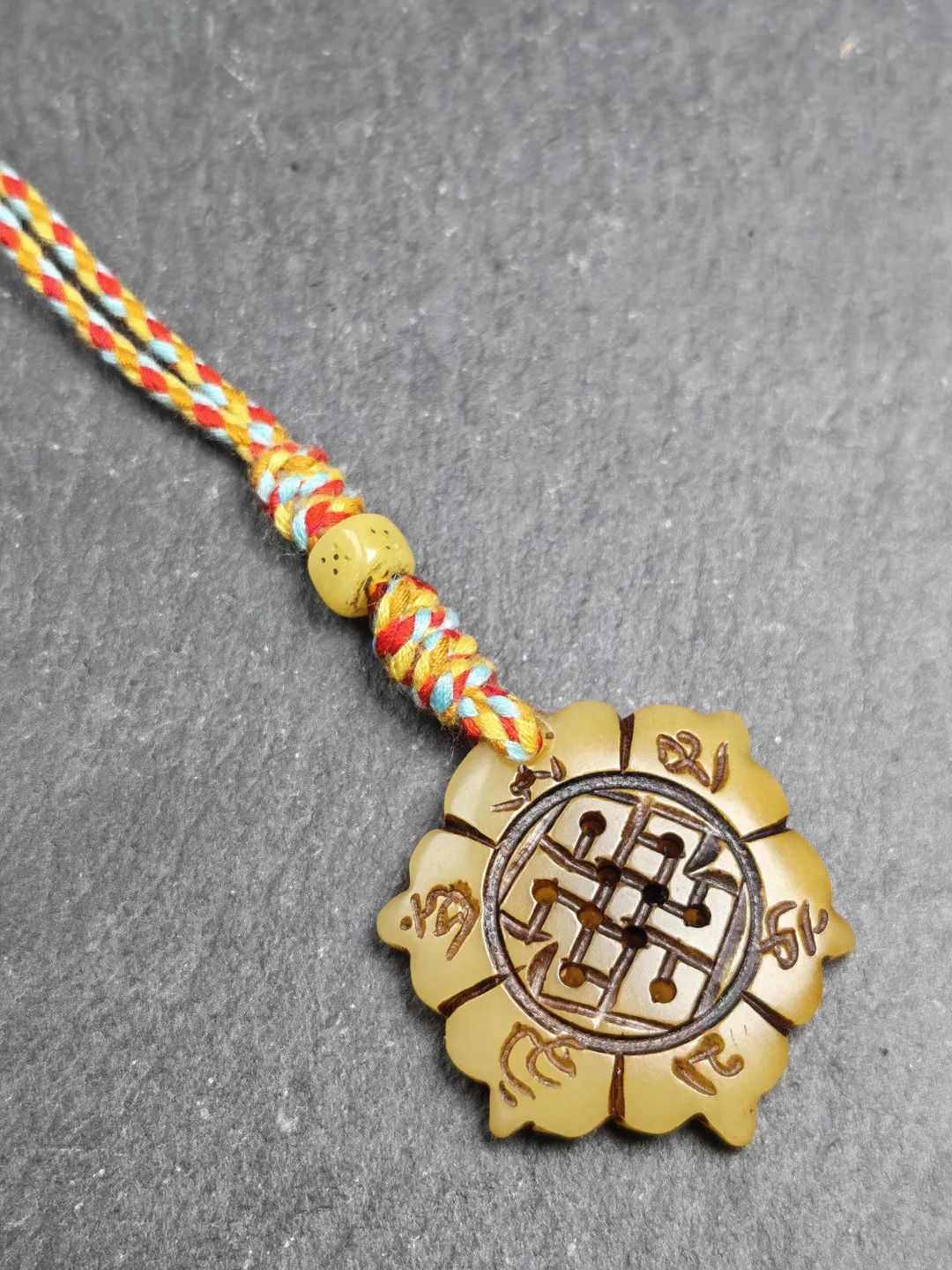 Eternal Knot - Endless Knot with Om Mani Padme Hum - Hand-carved