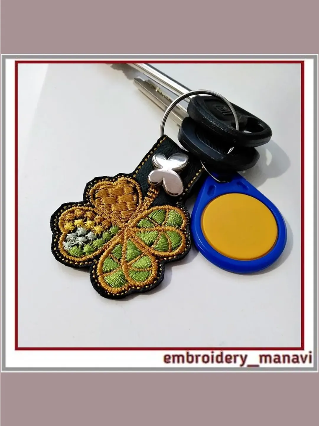 Keychain embroidery design clover leaf In the hoop key fob