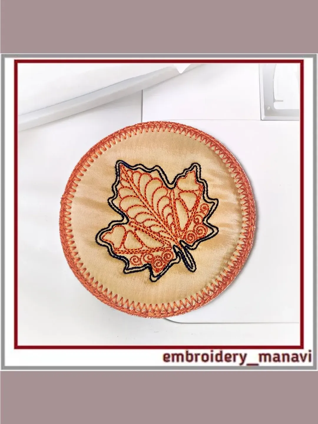 In The Hoop embroidery designs of round napkins-stands with leaves for hot dishes in 3 sizes
