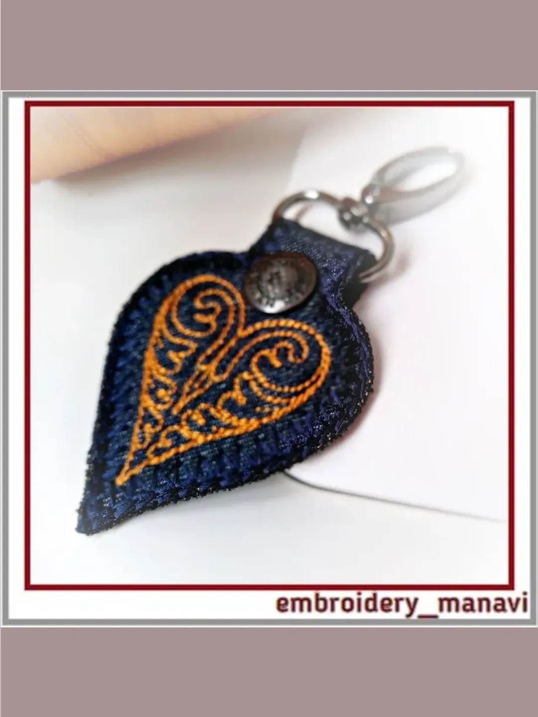 In the hoop Keychain embroidery design quilt 2,98x3"