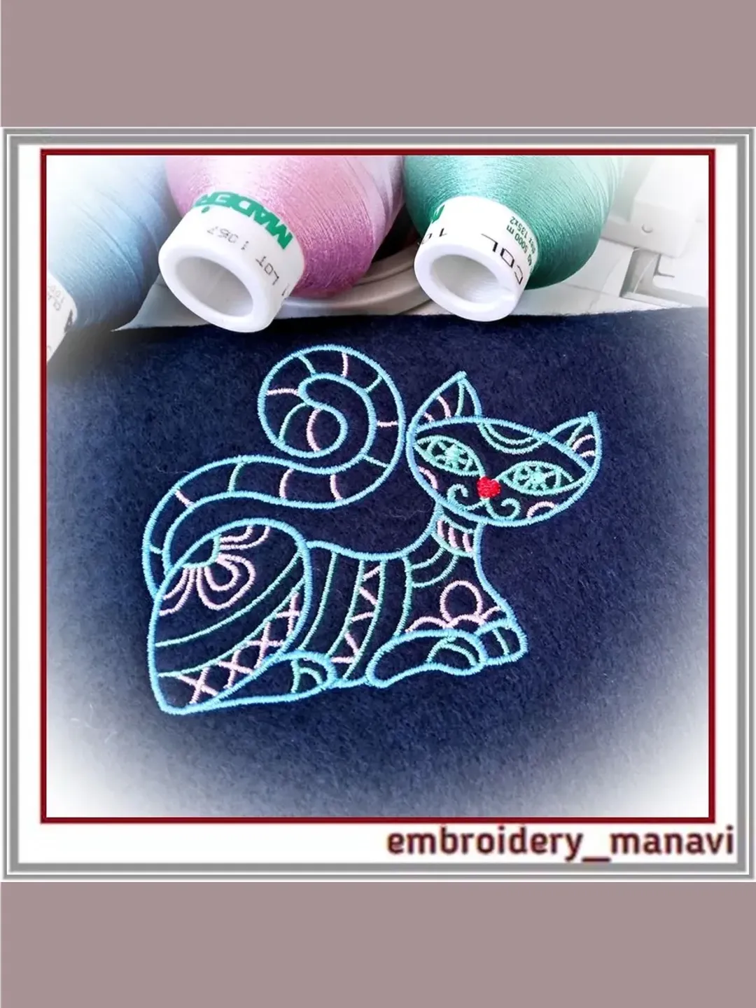 Embroidery design Outline of a cat with body filling pattern Cat 4