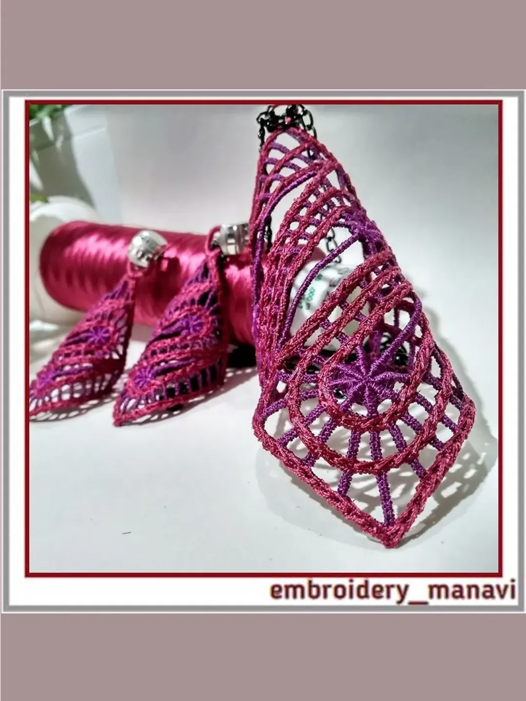 In the hoop embroidery design FSL Jewelry pendant, quirky earrings