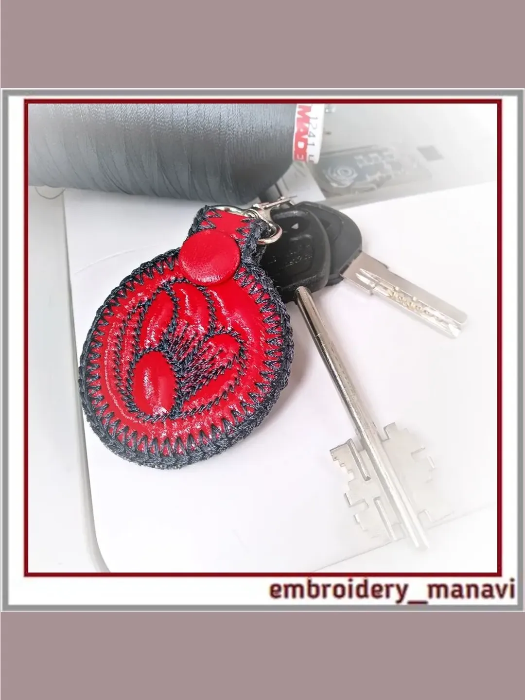 In the hoop Embroidery design Keychain with flower.