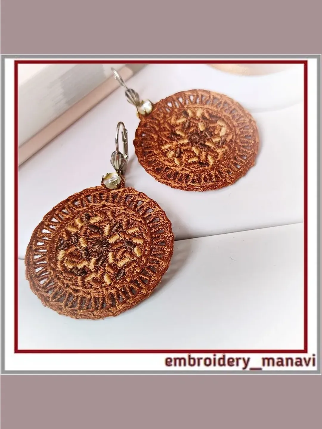 In the hoop FSL round earrings machine embroidery design