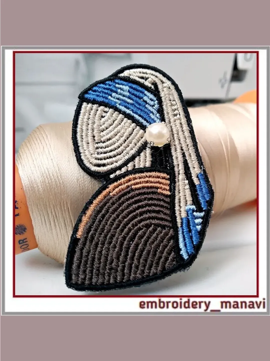 In the hoop embroidery design brooch or patch Girl with earring