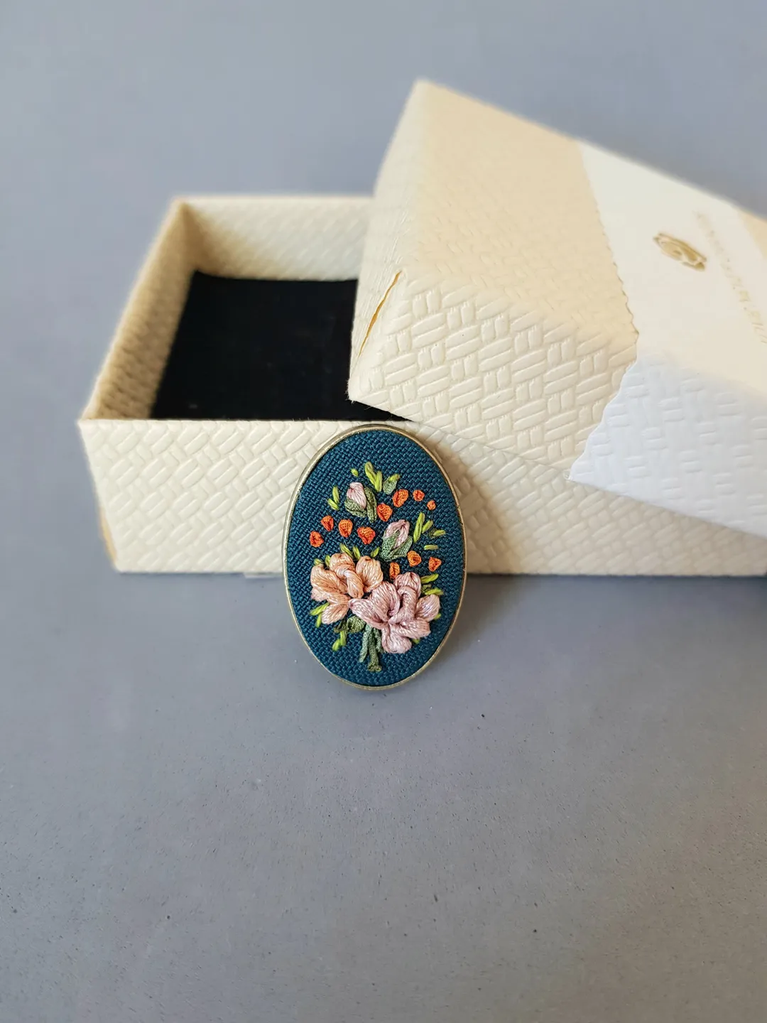 Ribbon embroidery brooch for her, hand embroidery jewellery, Christmas gift and Mother day gift