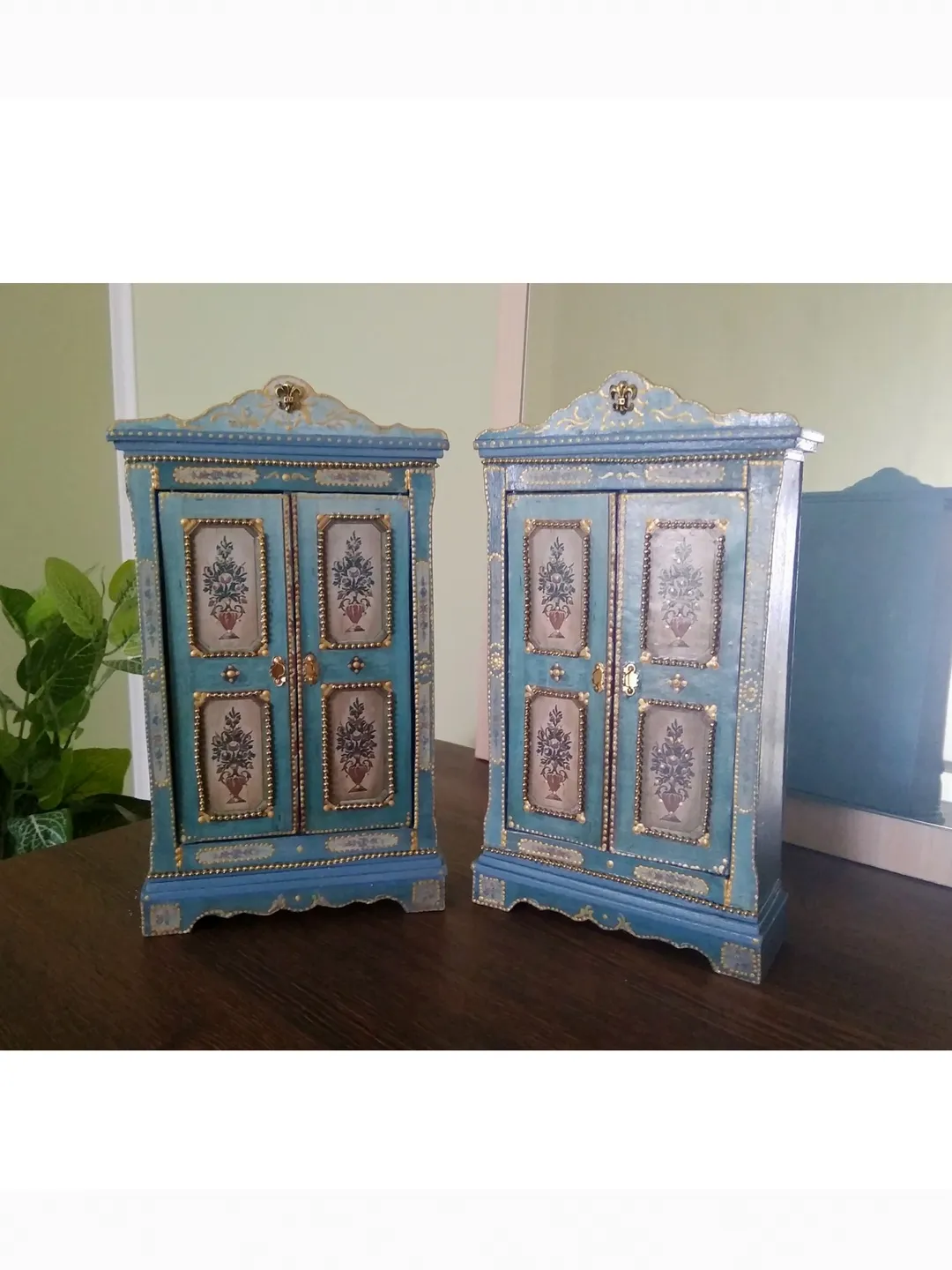 1:12 scale. Wardrobe for dollhouse.