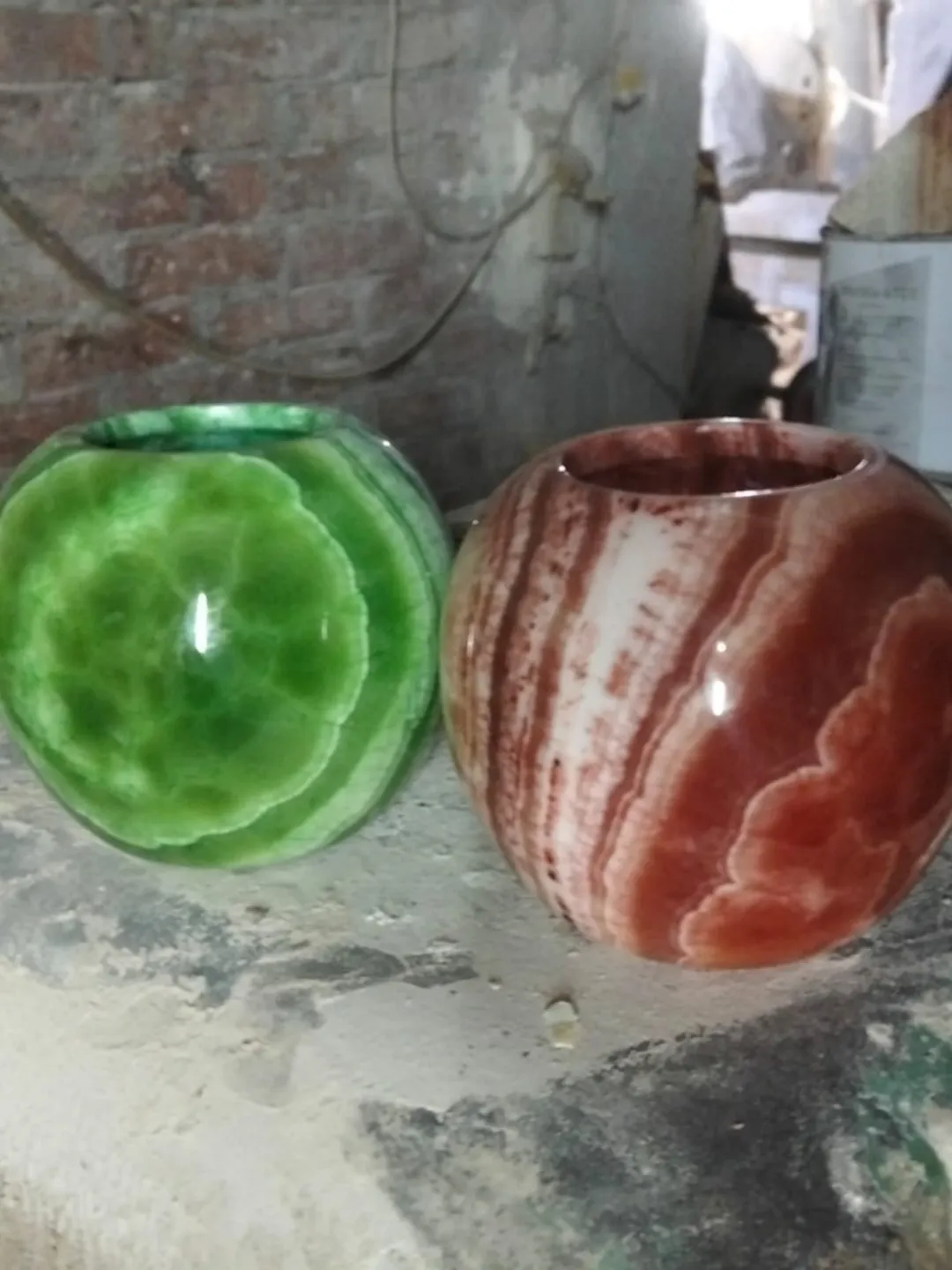 Rare Natural Onyx Duo – Emerald Green & Rose Pink Statement Bowls
Description:
Discover our stunning collection of natural onyx pieces, each one a true testament to the raw beauty of the earth. The emerald green bowl mesmerizes with soft, cloud-like trans
