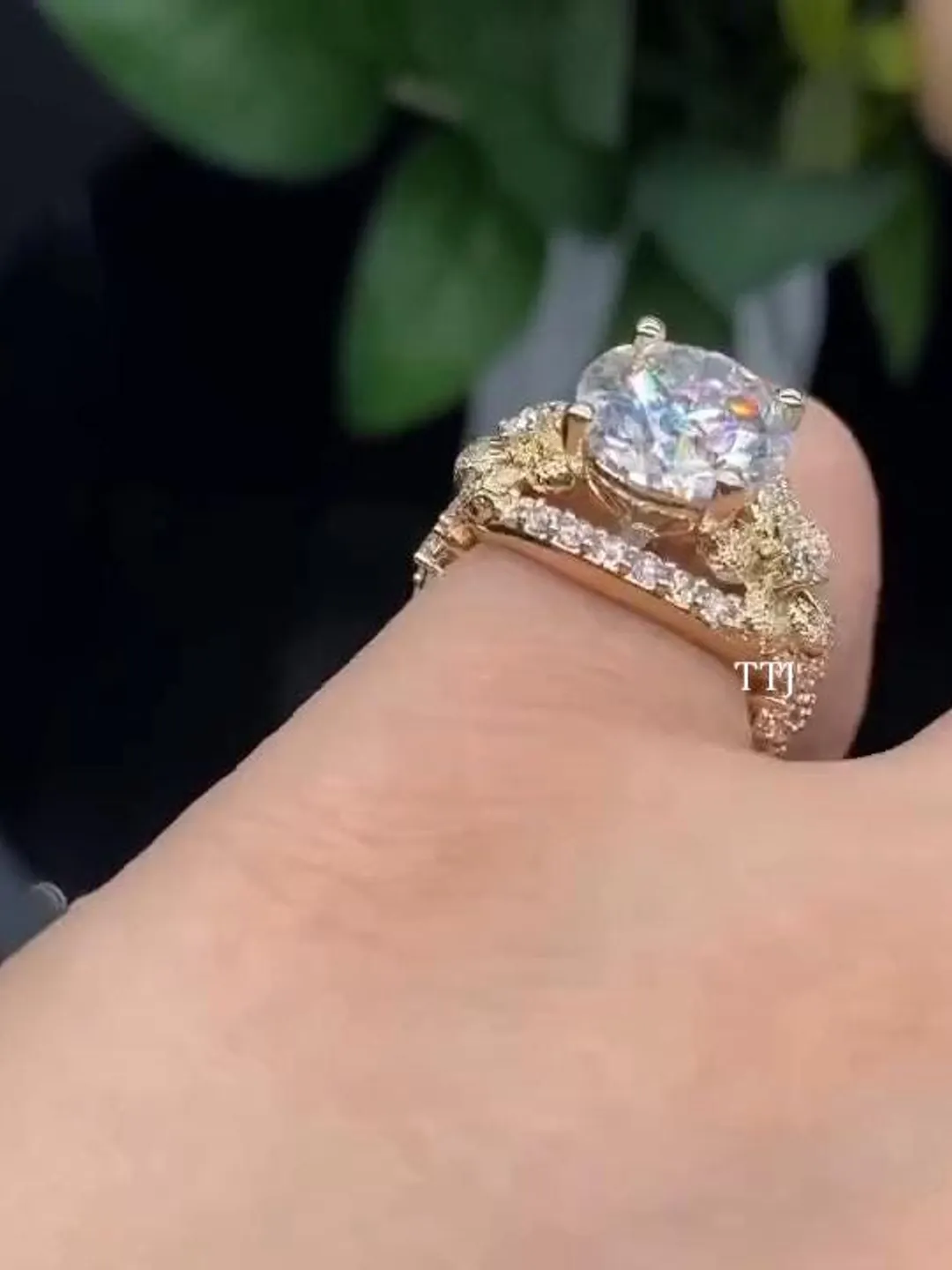 Floral Round Cut Moissanite Engagement Ring 14K Gold Moissanite Diamond ...