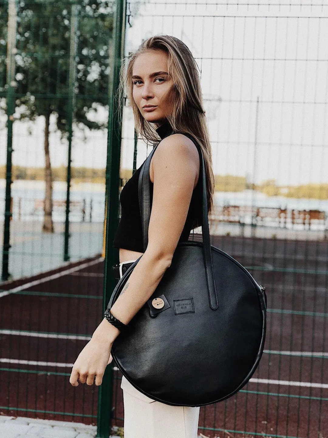 Black leather bag, simple bag, handmade leather bag, elegant bag, round bag, bag shoulder, round leather bag, shoulder bag, everyday bag