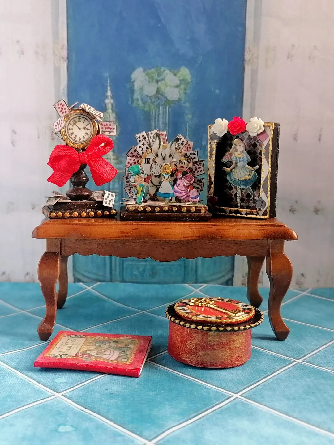 Dollhouse accessories set. Alice. Scale 1:12.