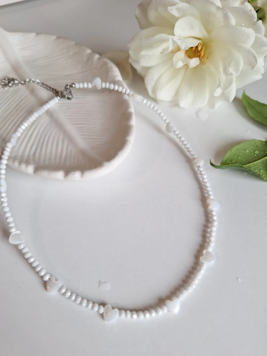 Mother of Pearl Shell Choker White Heart Necklace Romantic Style Cottagecore Accessory Cute Dainty Jewelry for Women Charming Thin Necklace Wedding Necklace for Bride Romantic Style Cottagecore Accessory