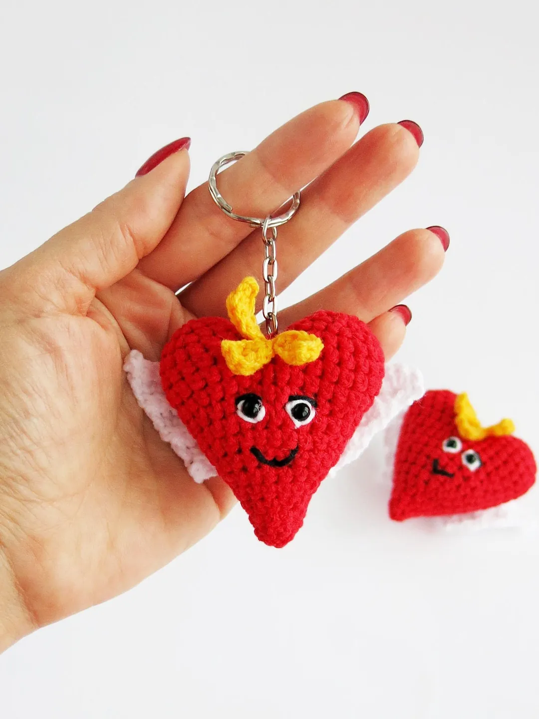 VALENTINE'S KEYCHAIN. Heart with wings. Crochet heart keychain for a backpack, bag. Valentine's party and wedding favors. Valentine's gift.