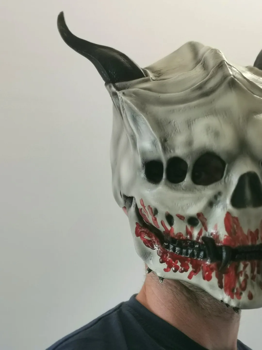 Three-eyed demon mask with moving jaw and bloody mouth, resin skull mask, demon skull, halloween mask scary, custom cosplay mask