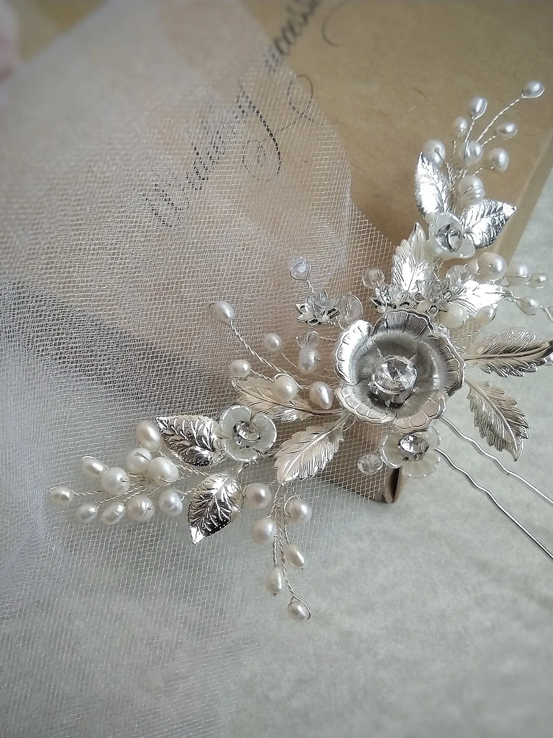 White pearl hair pin for bride, Floral bridal hair vine, Flower hair vine, Flower hair comb, Wedding Pearl hair vine, Bridal hairpin