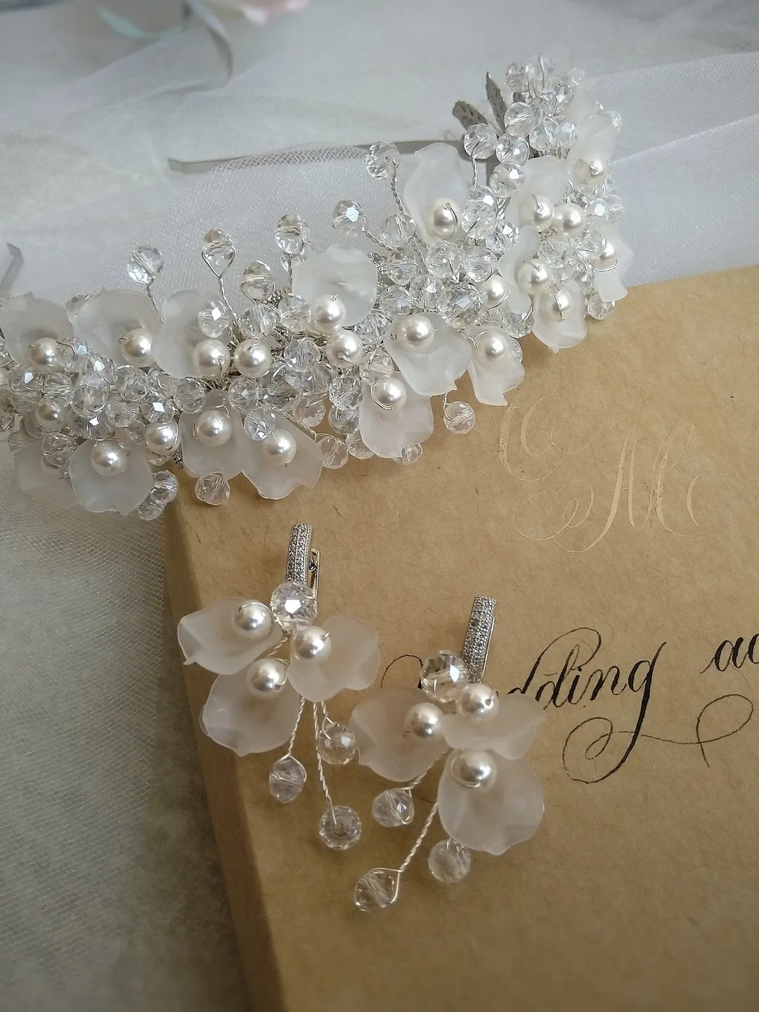 Wedding tiara for bride, Floral bride tiara, Pearl wedding crown, Bridal pearl earrings, Crystal tiara, Pearl tiara, jewelled tiara