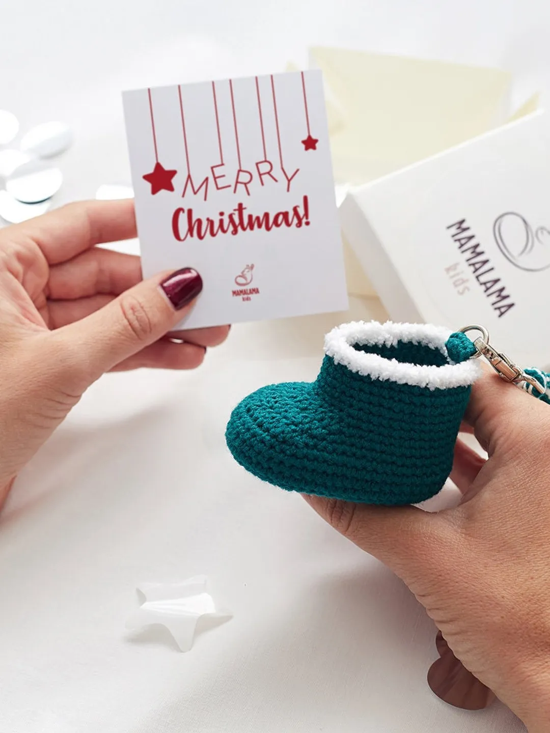 Favors gift box idea for Christmas party with crochet green bootie keychain set. Merry holidays event small present basket colleague