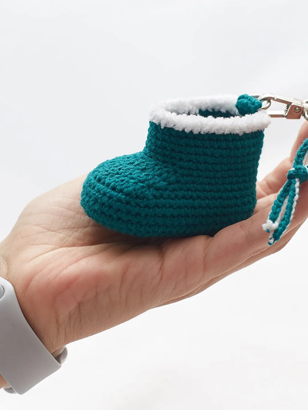 Green bootie keychain Christmas favor gift box for guests. Crochet Santa Claus boot trinket Christmas pregnancy reveal baby shower