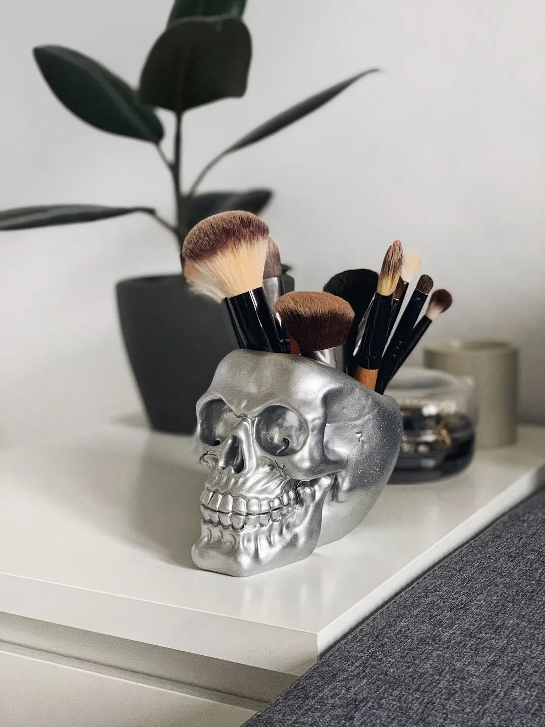 Skull Organizer Skull Holder Makeup Brush Holder Skull Cosplay Skull Planter Halloween Human Decor Succulent Skull Personalized Tillandsia