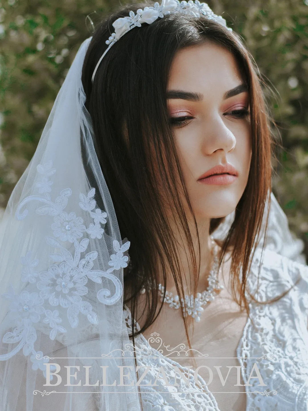 Two Layer Short Bridal Wedding Veil, Lace Veil With Comb, With Lace Edge Around, Soft Lace Wedding Veil, Fingertip Veil, Floral lace Veil