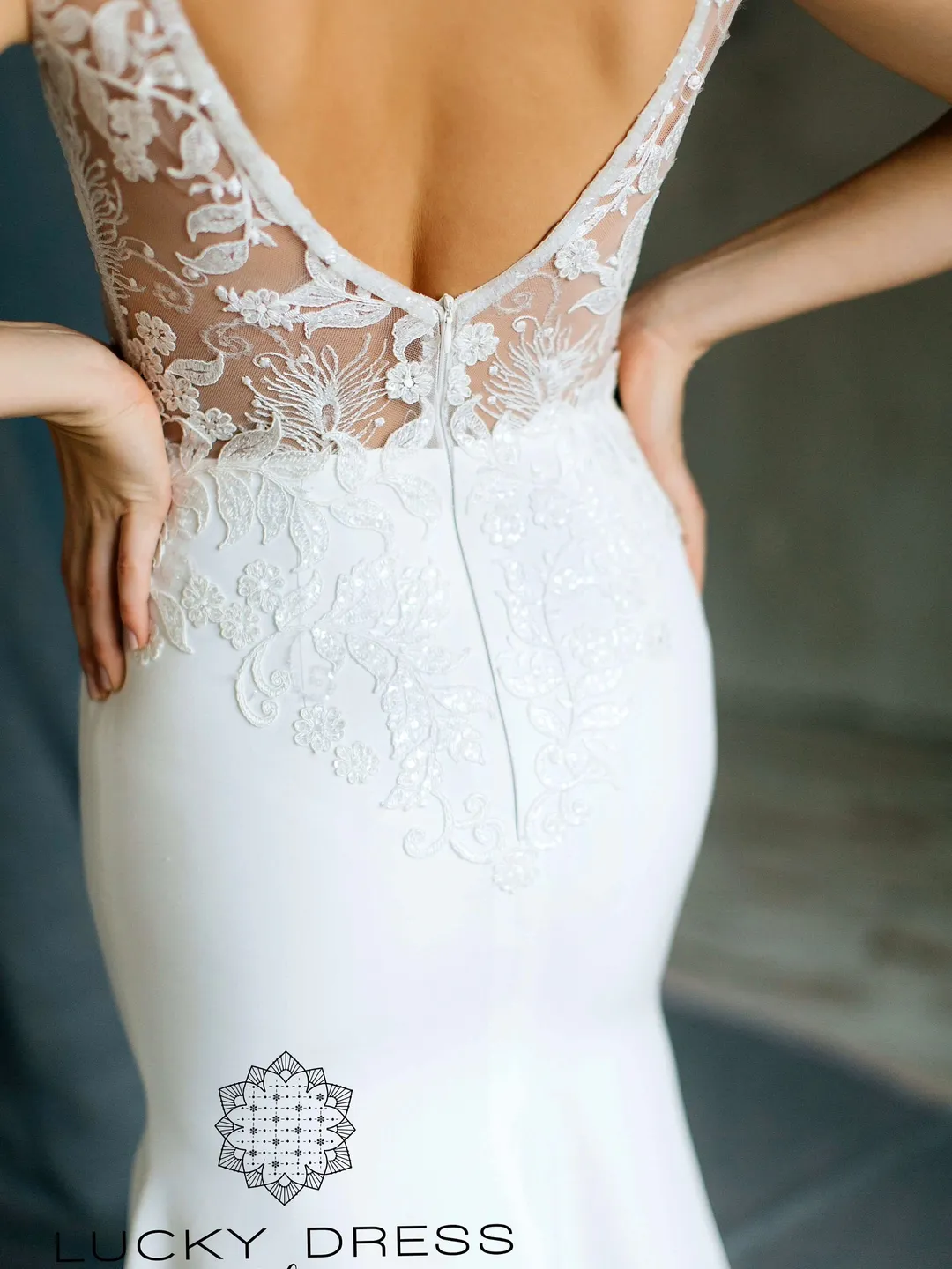 Winter wedding dress crepe Mermaid wedding dress sexy Bridal gown Backless wedding dress lace Feather wedding dress custom Courthouse / Era