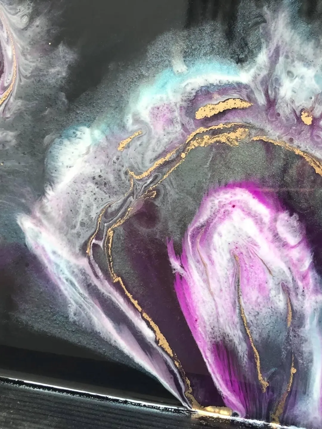 Epoxy resin wooden black tray with mother-of-pearl oysters