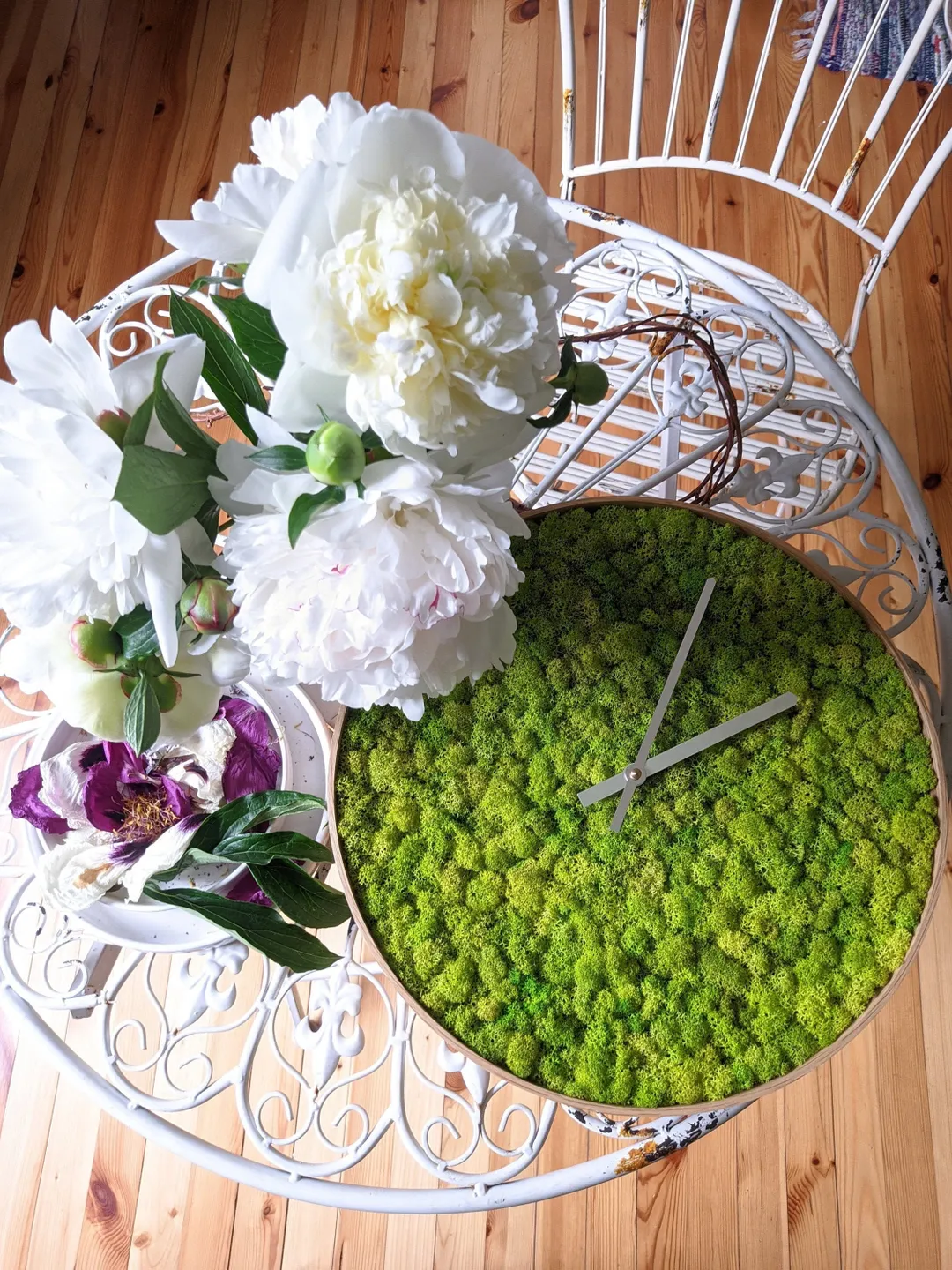 Moss circle wall art | Minimalist clock | Green moss wall clock | Silent bathroom wall clock | Round oak wall clock