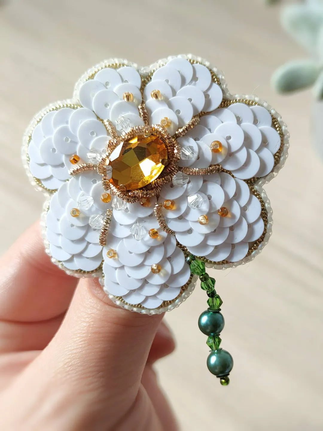 Handmade brooch white flower White Daisy flower brooch Botanical brooch pin Bead flower brooch