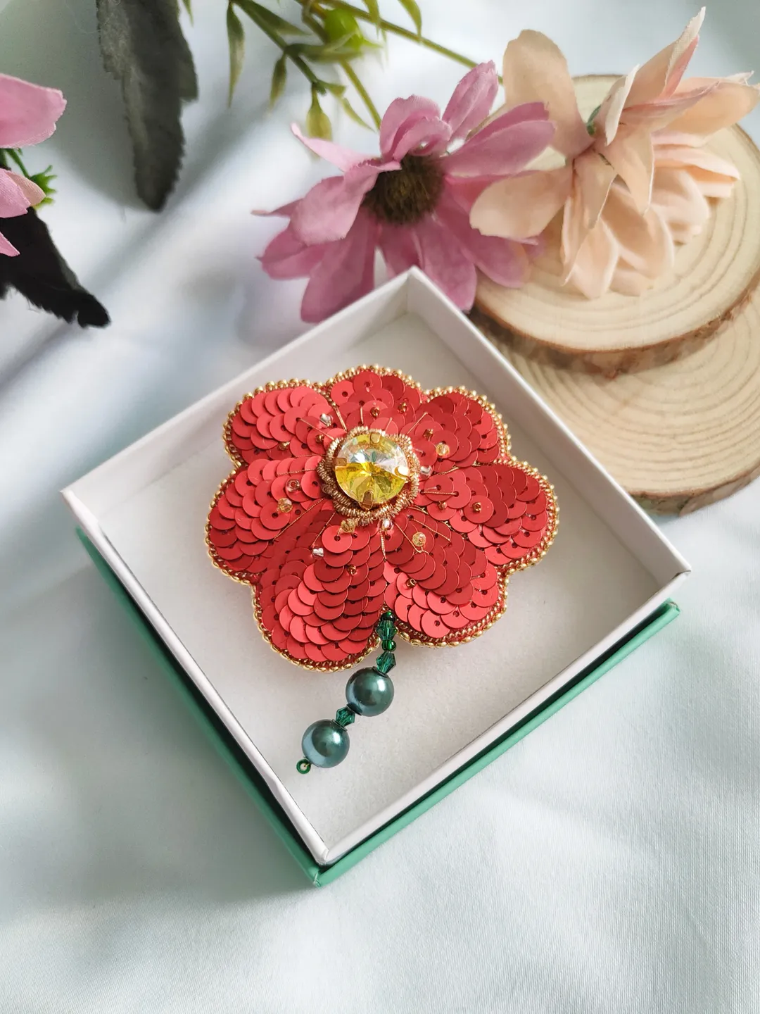 Beaded Flower Brooch Handmade Floral Pin Embroidered Broach  display picture 1