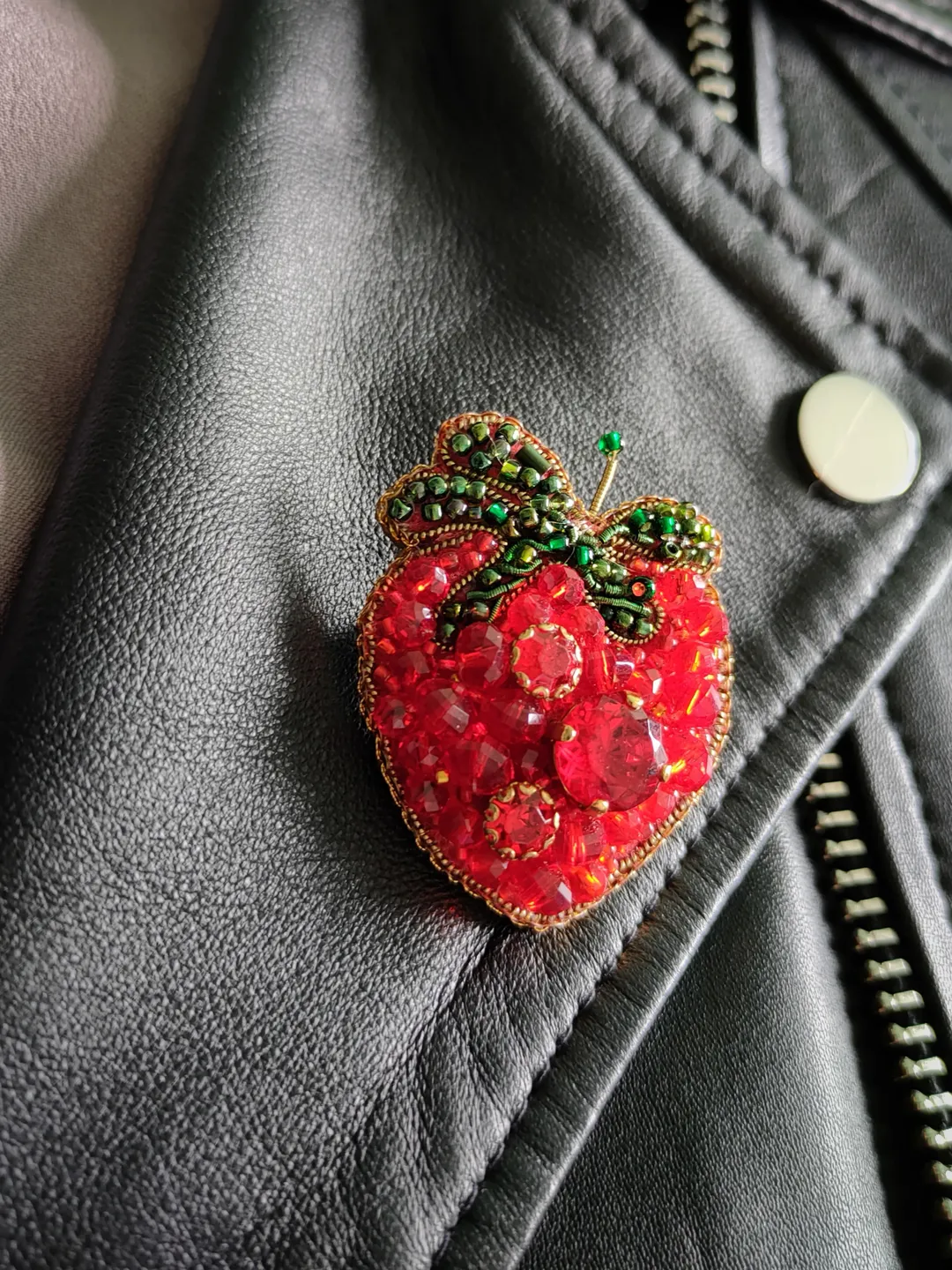 strawberry brooch, red Beaded Crystal Brooch, Berry broach, Embroidered brooch strawberry