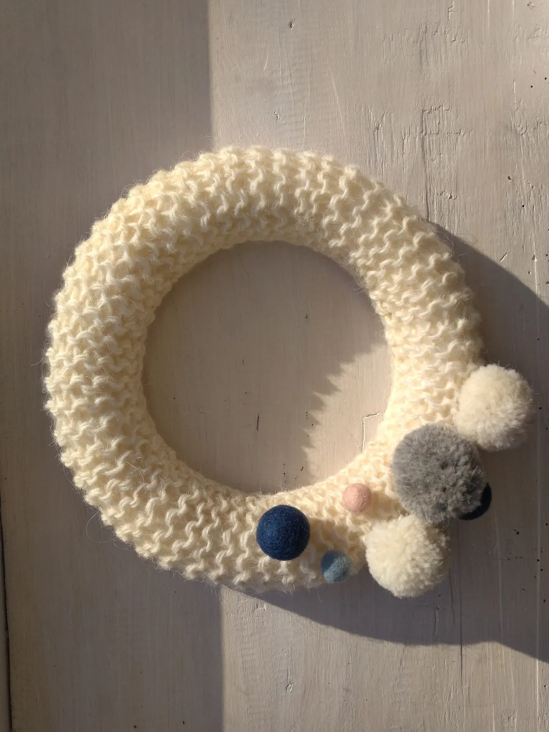 Home Wreath Natural Wall Decor Craft Knitted Decorative Holiday Home Door Wreath Winter Minimalist New Year and Christmas Wreath