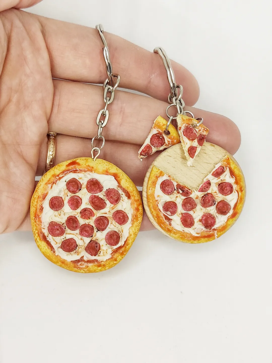 Keychain with decor, pizza accessory, gift for her, gift idea, exclusive keychains with decor, pizzas on a keychain