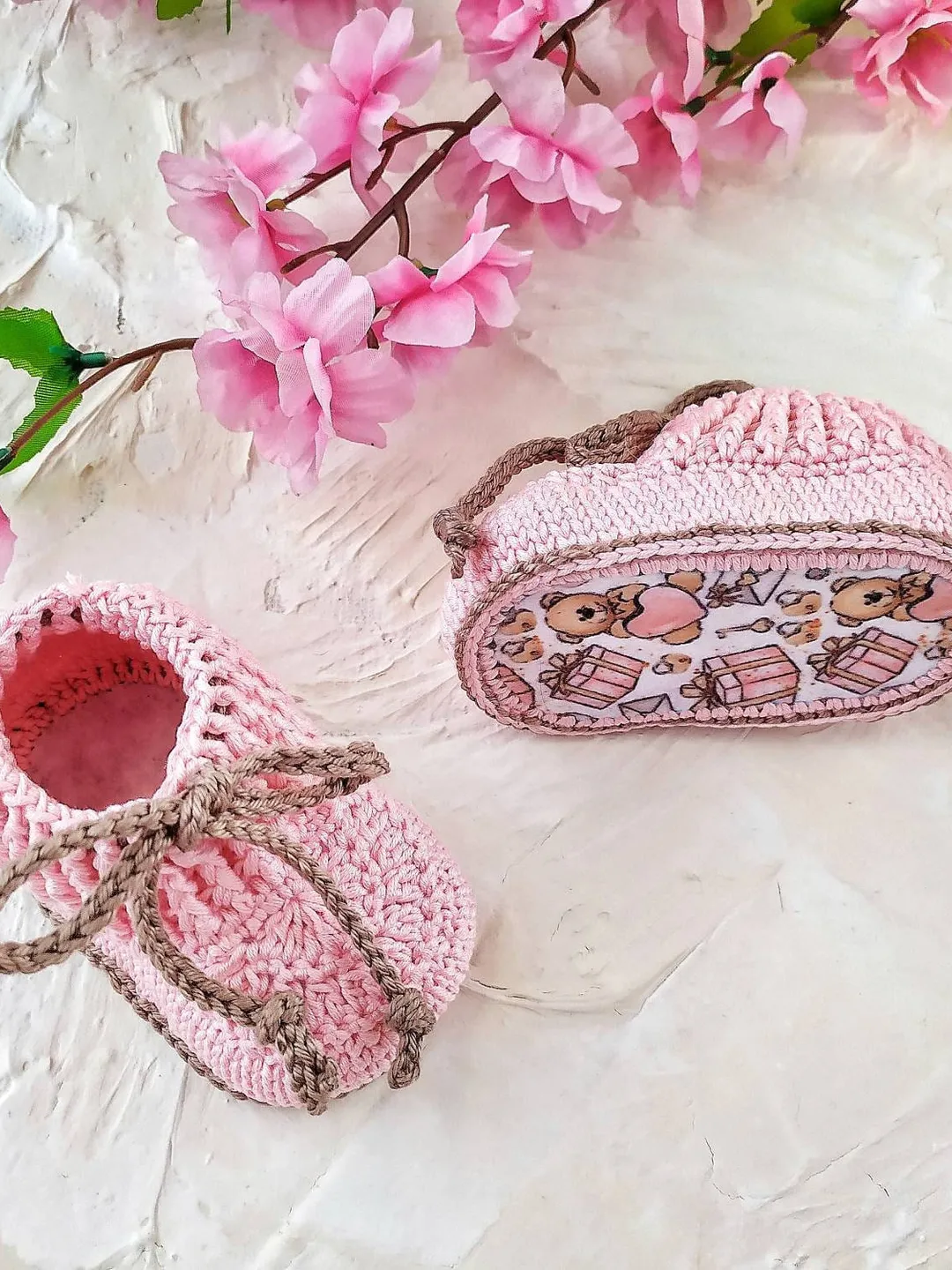 Baby Pink Moccs READY TO SHIP Crochet baby moccasins Gift idea Pregnancy booties Mommy gift New girl gift box Pink baby crochet booties