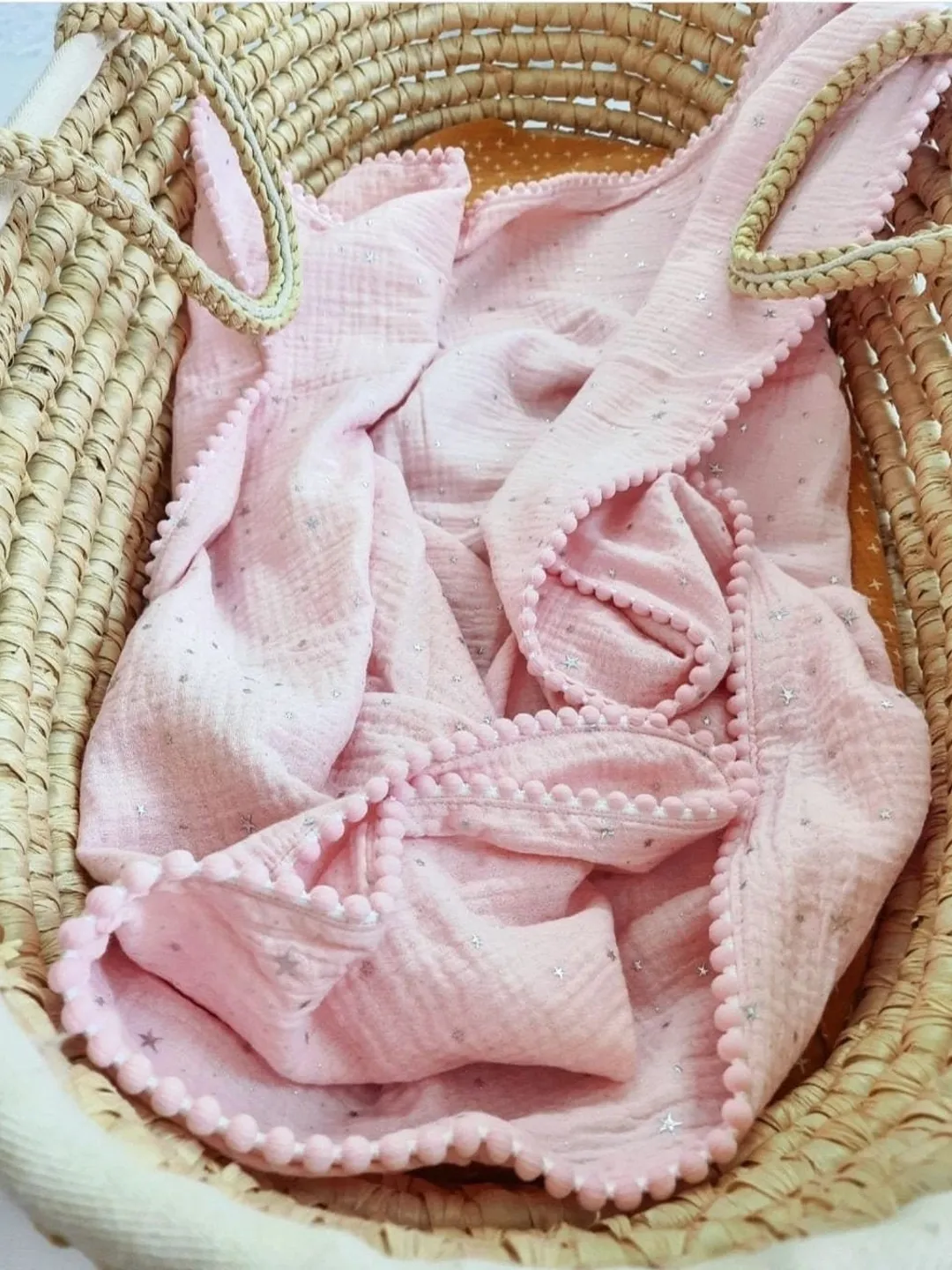 Muslin blanket, Comforter Blanket , Muslin, Pom Pom for Baby and Newborn