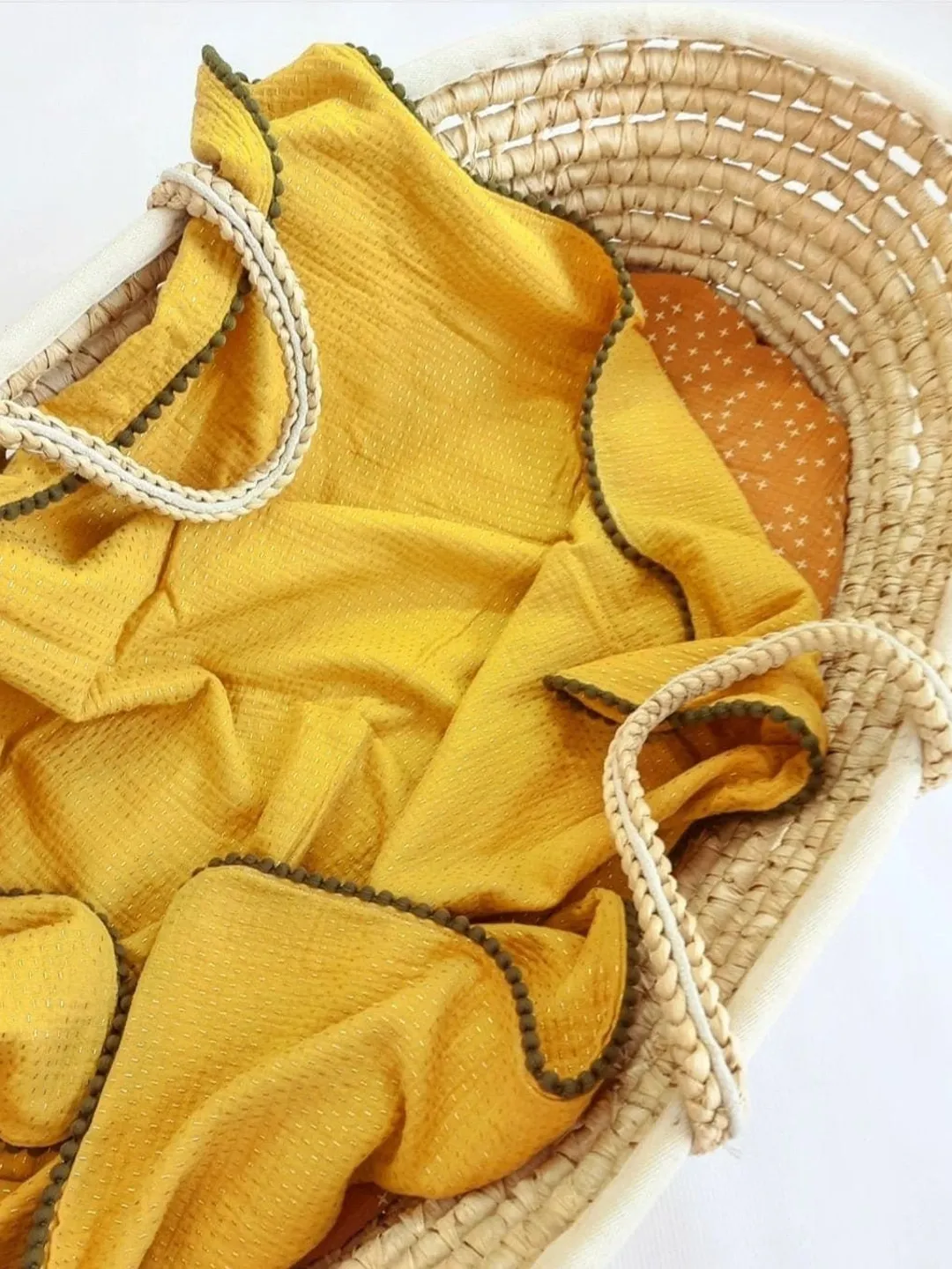 Muslin blanket, Comforter Blanket , Muslin, Pom Pom for Baby and Newborn