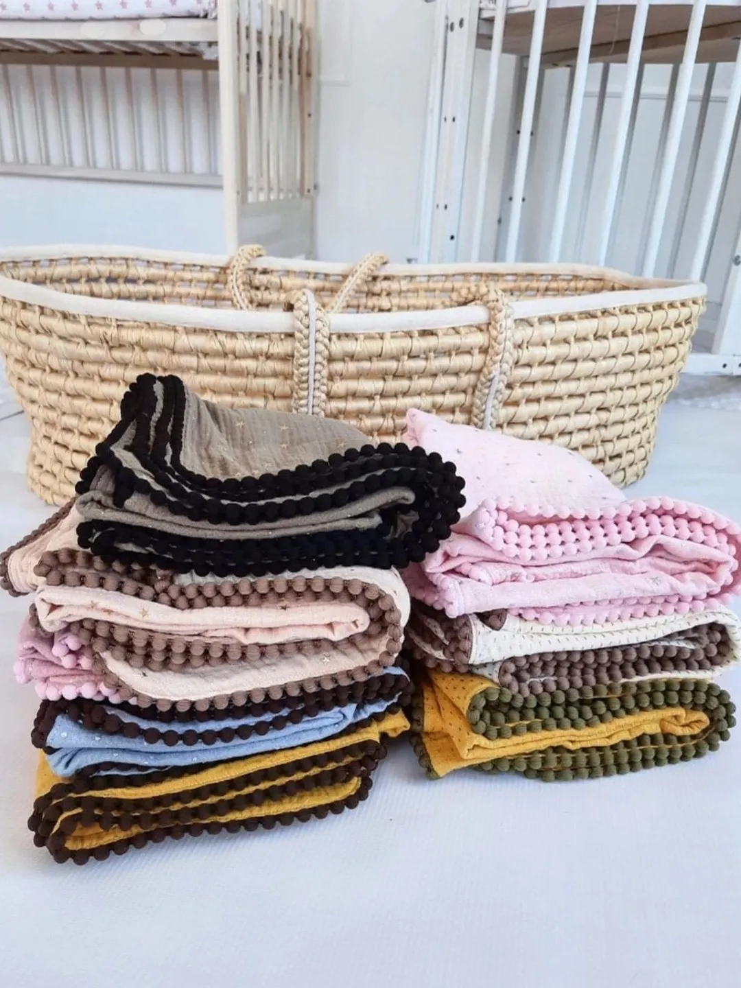Muslin blanket, Comforter Blanket , Muslin, Pom Pom for Baby and Newborn