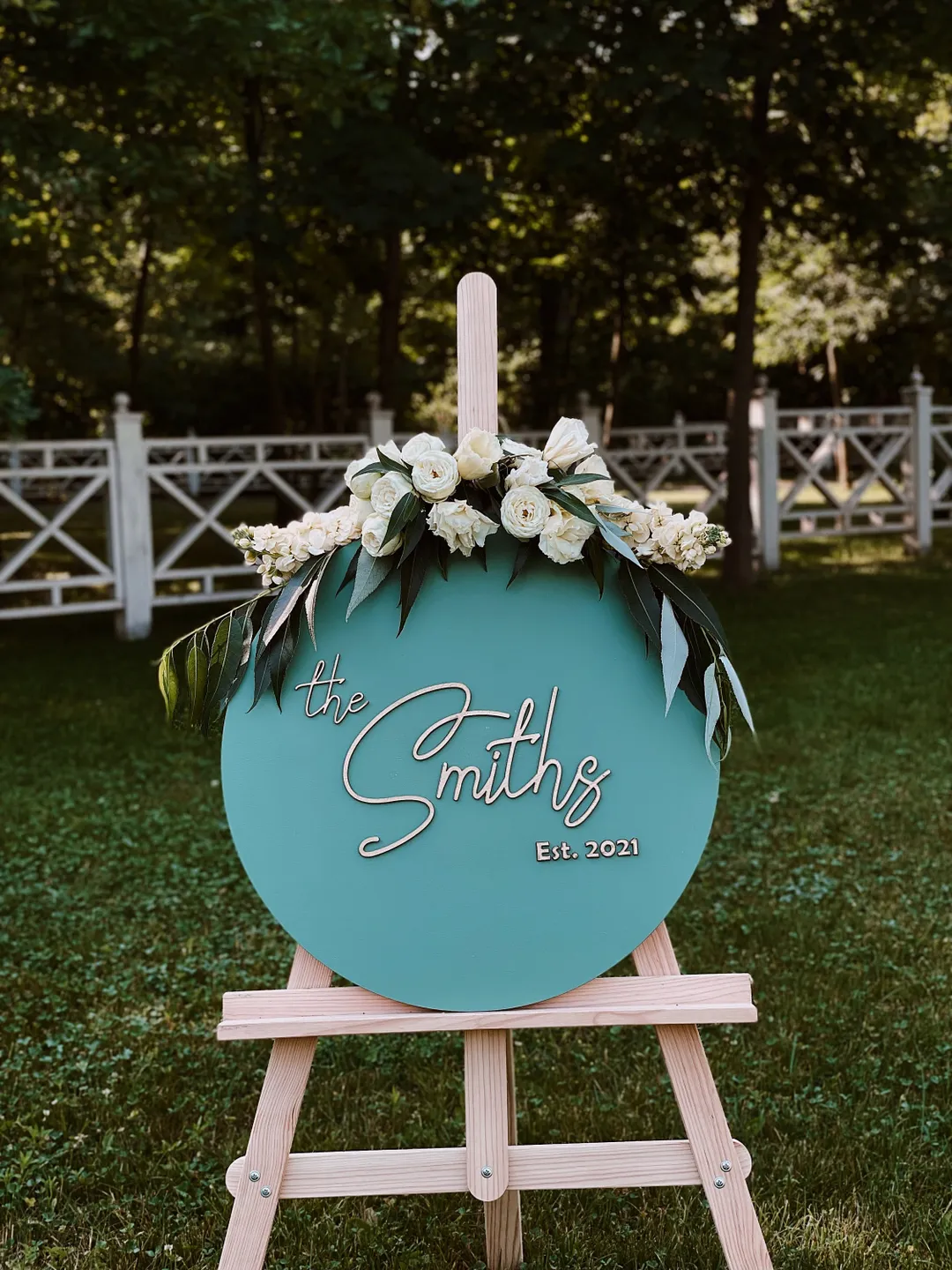 Wedding Guest Book Alternative with Golden Text, Round Welcome Sign for Engagement, Anniversary Party