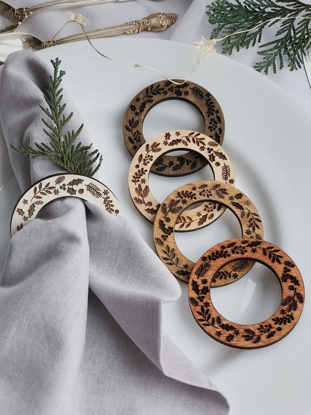 Winter Wedding Table Decor, Set of 20 Napkin Rings, Favors for Guests, Place Name Cards