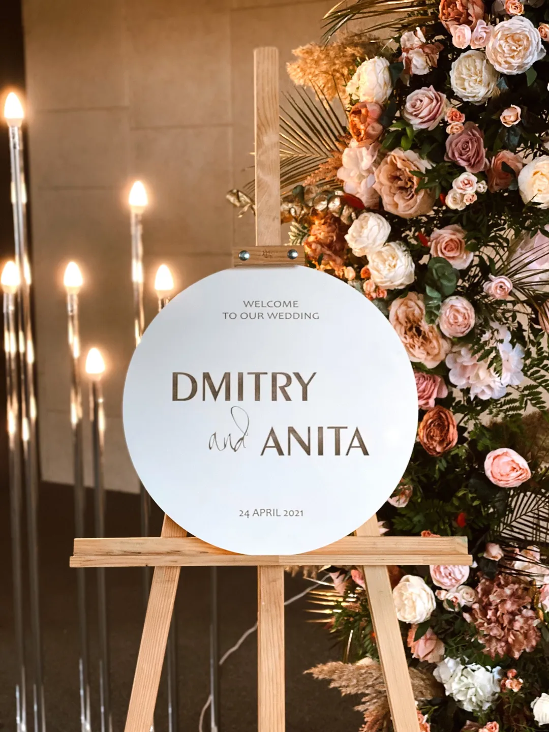 White Wedding Welcome Sign, Guest Book Alternative, Chic Wedding Décor,