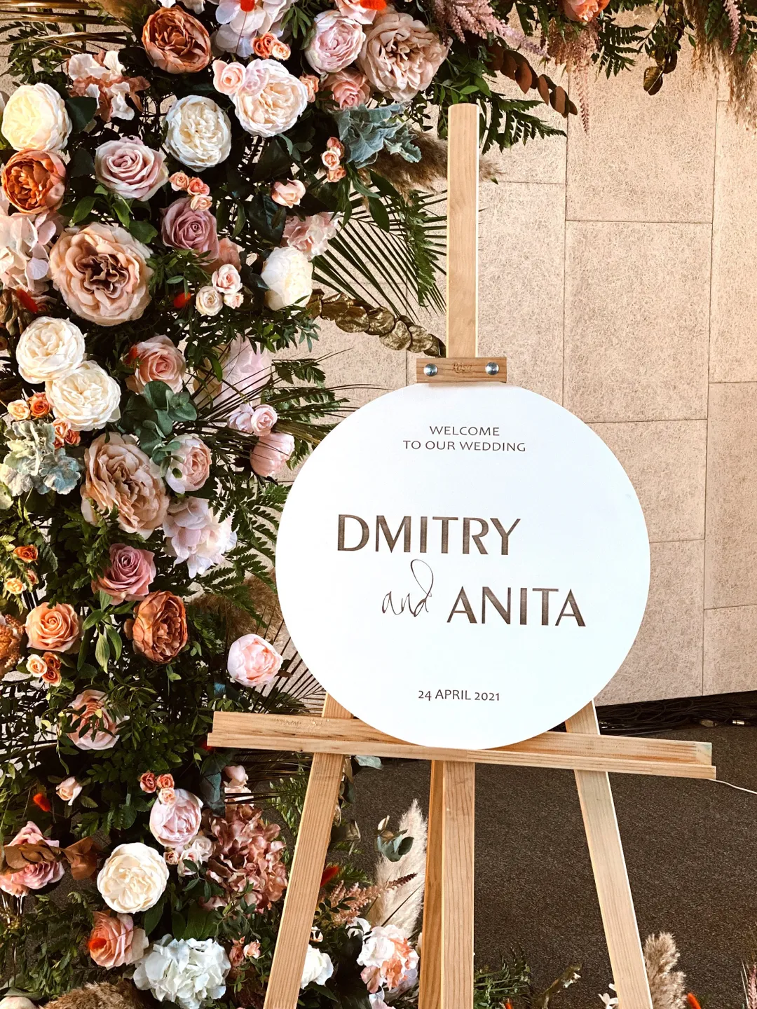 Wedding Welcome Sign, Round Big Engagement Sign, Chic Boho Wedding Décor