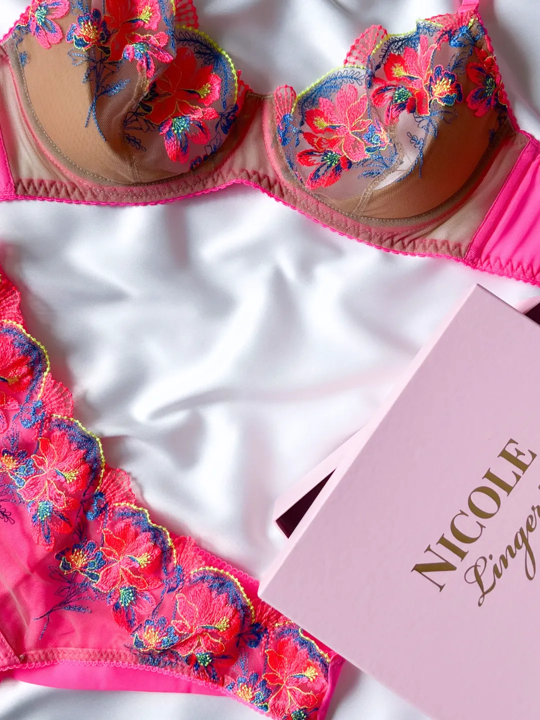 Lingerie set pink neon